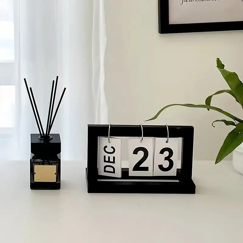 “NoEnName Luxe Desk Calendar” 🌿
