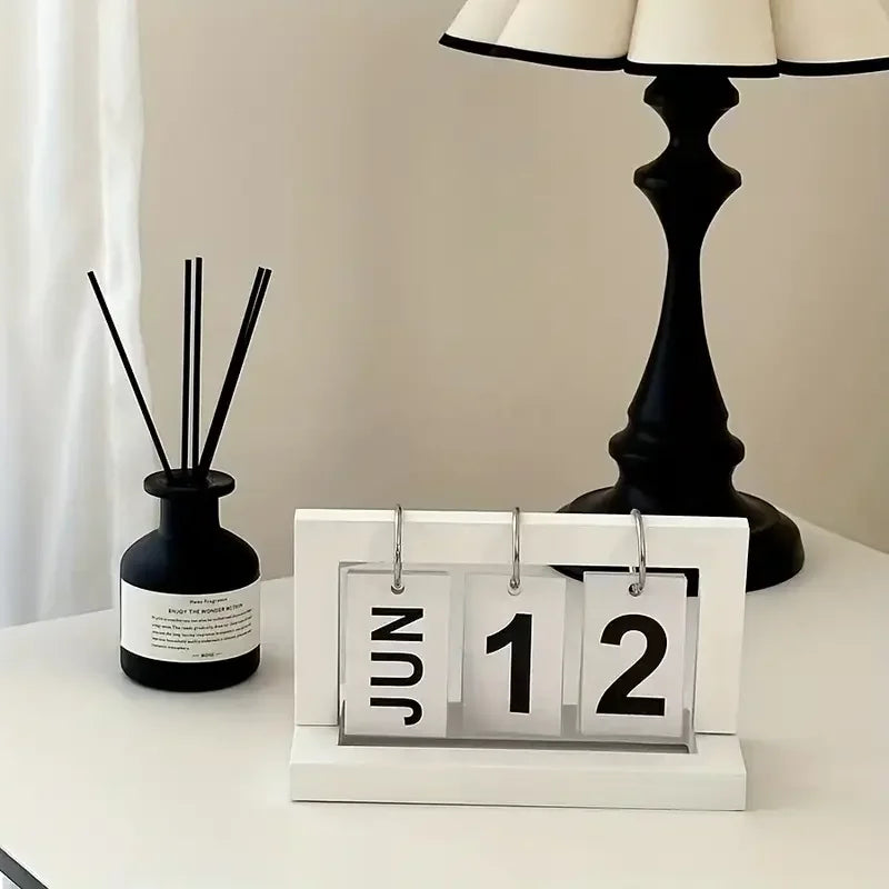 “NoEnName Luxe Desk Calendar” 🌿